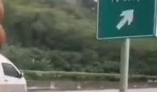 网友爆料高速路口视频下载,高速路口惊险瞬间，视频下载引发热议